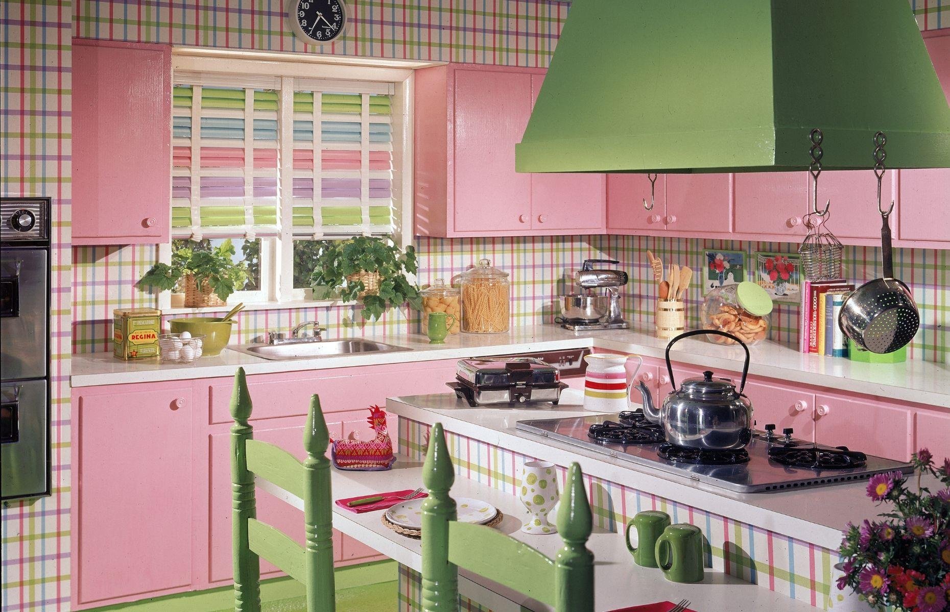 Розово зеленая кухня